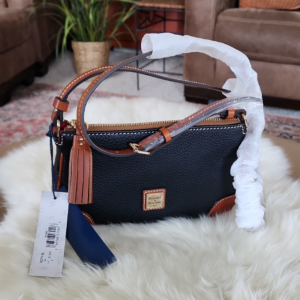 NWT Dooney & Bourke Black & Tan Leather Slim Crossbody Bag 🖤🎁🤎